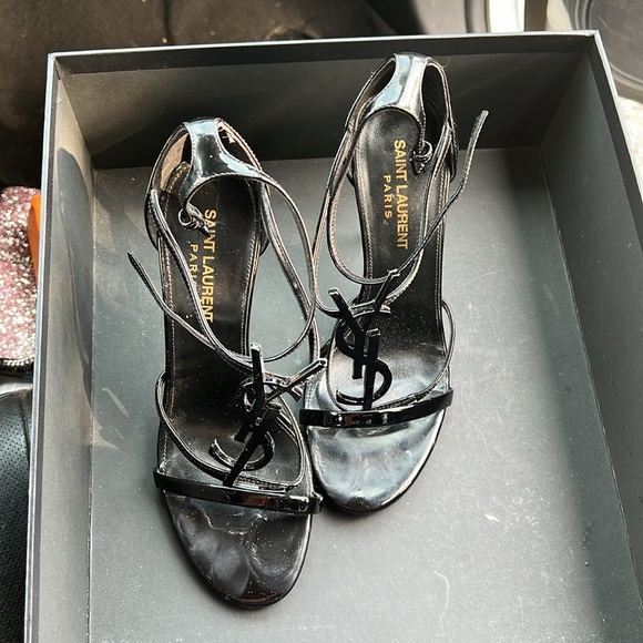 Selling my saint laurent high heels in good condition don’t use them anymore - Picture 4 of 6